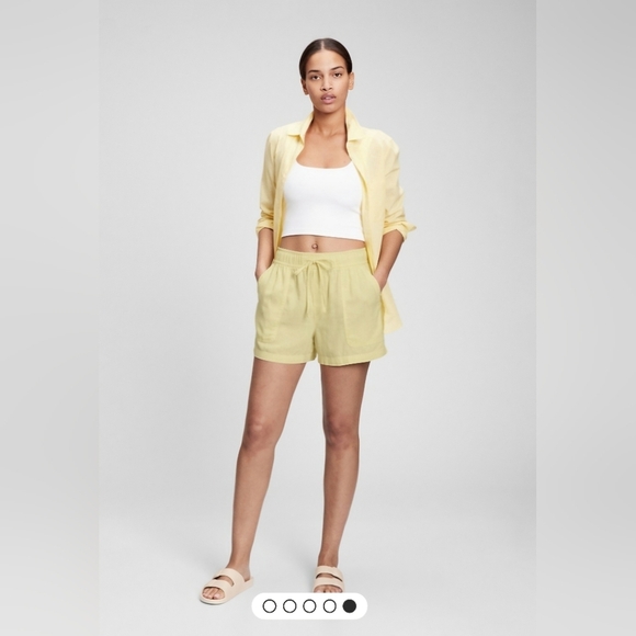 NWT! GAP, 3.5" High Rise Pull-On Utility Shorts, Soft Yellow, Size Large - Picture 4 of 5